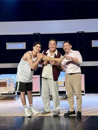 涂善存、朱德剛、屈中恆出席全民大劇團全新原創舞台劇《在哪裡跌倒，就在哪裡躺一下》彩排記者會。（林淑娟攝）
