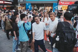 沈玉琳大病初癒後首個外景節目《人生無限好公司》，現身西門町快閃活動。（圖／東森綜合台提供）
