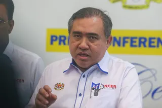 Transport Minister Anthony Loke said that a collaboration between the Transport Ministry and the Defence Ministry is set to create 3,208 job opportunities in the transport sector. — NSTP/ WAN NABIL NASIR