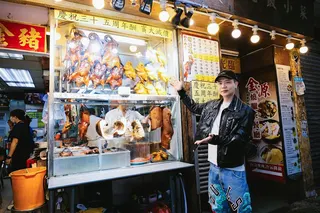 蕭秉治朝聖任賢齊愛店。相信音樂提供