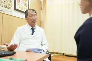 台北慈濟醫院俺鼻喉科醫師蘇萬福擅長「內視鏡經蝶竇翼管神經阻斷術」，改善病患鼻塞、...