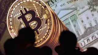 加密货币市场近日动荡，比特币短短近10天内大幅下跌21%，一度跌破61000美元关卡，市值在一周内蒸发逾3000亿美元！（法新社档案照）