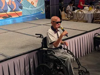 李炳輝演唱〈流浪到淡水〉。（圖／華視提供）