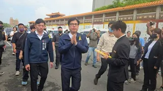 高雄市長陳其邁到場弔唁慰問。(記者郭韋綺／攝影)