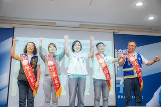 許采蓁盼父親在天之靈能保佑柯志恩翻轉高雄。（圖／翻攝柯志恩臉書）