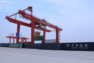 中國河南位於中原腹地，不靠海、也不在邊境，但靠著鄭州國際陸港，可以將中國的貨物遠...