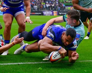Joe Cokanasiga scores a try for Bath against Leicester.