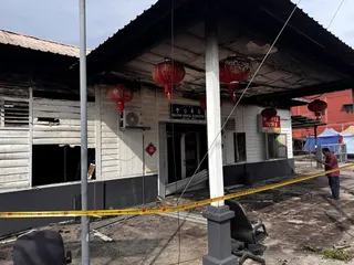 A 70-year-old building that MCA has been using as its base in Yong Peng was gutted by a fire on June 6, 2026, forcing the Barisan Nasional party to rethink its Johor election preparations. — Bernama pic