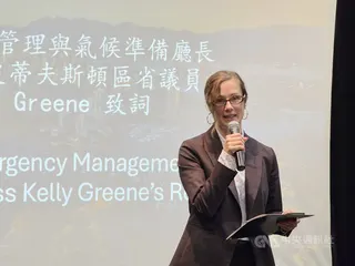 卑詩省緊急事務管理及氣候應對廳長葛凱莉（Kelly Greene）喜見大溫哥華急難救助協會成立，認為台灣在因應天災的經驗非常豐富，未來若有需要，可以更好地協助卑詩省緊急救助工作。中央社記者程愛芬溫哥華攝　115年6月8日