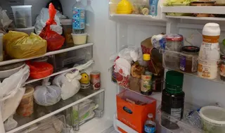 營養師提醒，冰箱裡有很多不知道的隱藏危險，最好應趁早清掉，否則可能吃出疾病。 （...