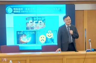 管理學院王凱立教授表示，在職教育的核心價值不只是傳授知識，更在於協助企業經營者重新整理管理經驗，將問題轉化為產業價值。（圖/東海大學提供）