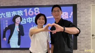 四位發言人中，林俊裕(右)只有28歲，表示會將年輕人意見傳達給何欣純。(記者蘇金鳳攝)