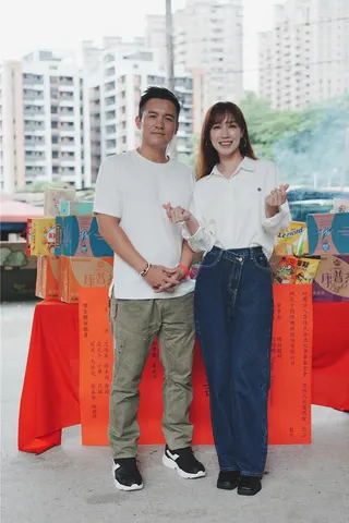范逸臣（左）、小薰9日出席原民台《Maan！把 Tafalong 搬到台北？！》開鏡儀式。（原民會提供）