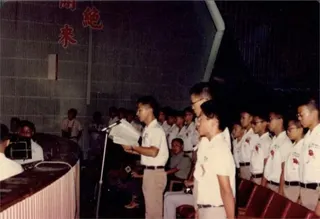 音樂才子黃舒駿帥兒國中畢業！他曬46年前舊照喊：為你感到驕傲
