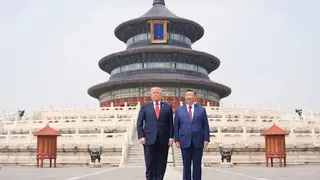 2026年5月14日，美國總統川普（左起）與中國國家主席習近平在北京天壇合影。（資料照，美聯社）