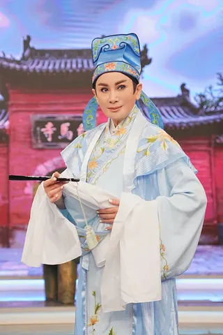 陳亞蘭化身《唐伯虎點秋香》中的主角唐伯虎，俊美形象令人驚豔。華視提供