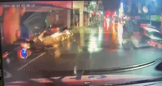 救護人員獲報趕抵現場。（圖／翻攝畫面）