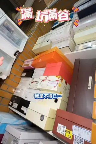 寇乃馨住家的廚房堆了滿滿的鞋子。翻攝nancykou0522 IG