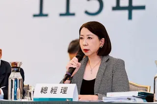 中信金今召開股東會，通過發放2.5元現金股利，創歷史新高。今年適逢創立60週年，金控展現經營韌性，前五月獲利年增41% 寫下同期新猷。面對 IFRS17 財報變化，經營層承諾將透過每季公告 OCI 獲利以確保資訊透明，並維持約六成配息水準，朝亞洲領先金融機構目標邁進。（圖／中信金提供）