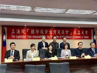 跨黨派立委成立「立法院國際投資台灣促進會」藍委：感謝賴總統最近在能源政策有新想法。曾薏蘋攝