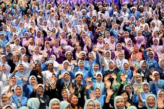 The Malaysian Men in Nursing Association (MMN) said thousands of Malaysian nursing graduates are still awaiting placements in government hospitals and clinics and should be prioritised before foreign healthcare workers are brought into the system. NSTP/MOHD FADLI HAMZAH
