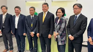 國泰金控營運大爆發，今年前五月獲利已超越去年全年，正式宣告脫離資本強化期，轉向「積極增長」戰略。總經理李長庚指出，受惠於壽險接軌國際制度及 AI 科技帶動出口紅利，國泰金獲利結構趨於穩健。面對未來，集團將啟動併購與內生成長雙引擎，在嚴控風險前提下，持續擴大全球金融版圖。（圖／記者師瑞德攝影）