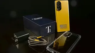 ▲川普牌手機拆解結果：跟HTC一模一樣（圖／截自X@TrumpMobile）