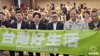「台灣好生活」政策說明會，張惇涵(左三)與季連成(右二)力挺童子瑋(右三)。(記者盧賢秀攝)