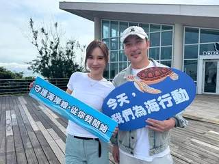 徐千京（左）特別感謝李進良帶啦啦隊來現場表演。民視提供