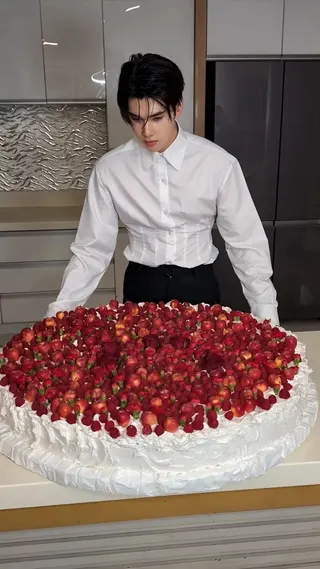 Dunk經常在社群上傳料理製作影片，而且都是「大份量」超吸睛。（翻攝Dunk IG)