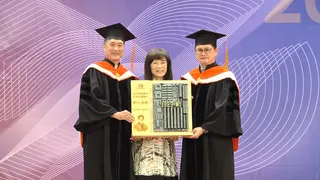 教育部核定蘇慧貞（圖中）擔任南臺科技大學董事長。（圖／南臺科大提供）