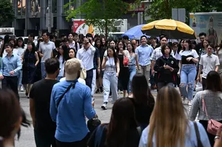 According to the Ministry of Manpower’s finalised data in its Labour Market Report, the number of job vacancies fell from 77,700 in December 2025 to 73,300 in March 2026.