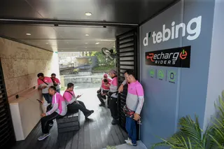KUALA LUMPUR 16/06/2026 Few of the riders was seen taking a break at the Riders Recharge station which built for food riders who were waiting for their order here near Bulatan Dato Onn. PICTURE BY SAYUTI ZAINUDIN