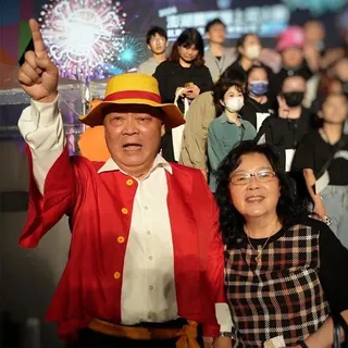 2026年6月17日澎湖縣／一波三折後，民進黨正式改徵召澎湖縣長陳光復（左）妻子吳淑瑾（右）參選年底澎湖縣長。（翻攝陳光復臉書／許逸民澎湖傳真）