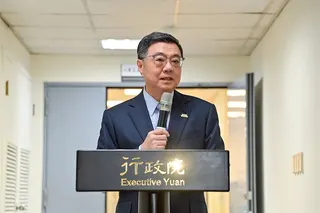 行政院長卓榮泰今(17)日出席行政院「強化民主韌性專案辦公室」揭牌儀式。（圖／行政院提供）
