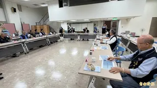 中選會主委游盈隆今天視察基隆市選委會年底選務籌備工作。(記者盧賢秀攝)