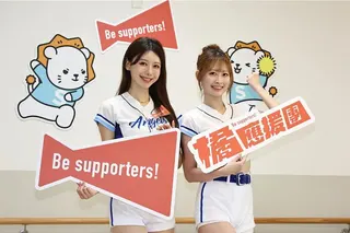 李雅英（左）與Jessy響應「Be supporters!」樂齡應援齊慶端午活動。（黃世麒攝）