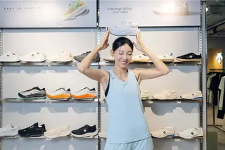 談到理想型時，金敏智坦言喜歡能一起運動、一起享受生活的另一半，也推薦男生選擇舒適又具機能性的運動鞋與休閒造型，希望能打造兼具實用與時尚感的運動穿搭。（DESCENTE提供）