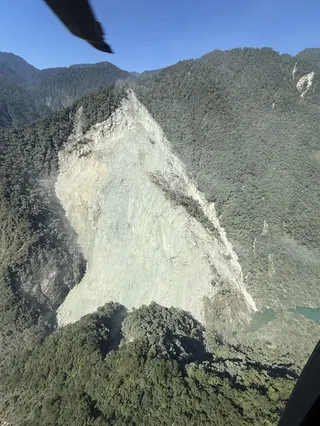 直升機執行空勘。（圖／花蓮分署提供）