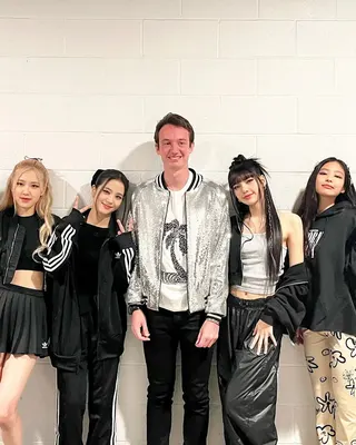 Frédéric Arnault（中）曾與BLACKPINK一起合照。翻攝IG@frederic.arnault