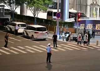 警察封鎖了附近的道路。