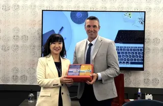 《圖說》市府與伊利諾州商會（ILCC）總裁兼執行長Jimmy+Clayton就雙方產業政策及佈局深入交流，盼促進臺美經貿合作。〈經發局提供〉