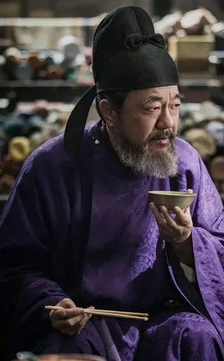 董勇在「太平年」中飾演歷經四朝十帝的宰相「馮道」。(取材自微博)