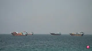 6月25日，从阿曼的穆桑达姆（Musandam）所见的霍尔木兹海峡船只。 （路透社）