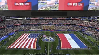 6月12日，在美国洛杉矶体育场进行的2026美加墨世界杯足球赛D组小组赛中，美国队对阵巴拉圭队。（图取自新华社）