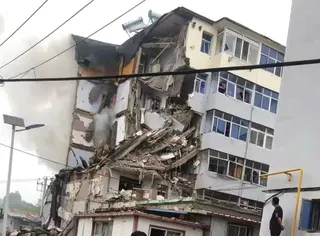 遼寧葫蘆島市南票區一處公寓大樓29日上午疑因液化氣洩漏發生爆炸，造成3人失聯、8...