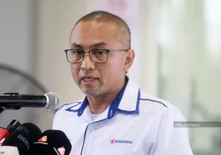 Prasarana Malaysia Bhd has yet to commit to introducing women-only coaches on the Shah Alam LRT3 Line, says its president and chief executive officer Amir Hamdan. Pic by FAIZ ANUAR