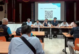 台中港務分公司三十日召開營建土石方收容作業說明會，聽取當地居民意見。（記者陳金龍攝）