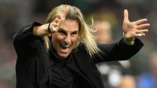 Sebastian Beccacece gesticulates during Ecuador's defeat by Mexico at the 2026 World Cup