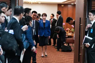 日本首相高市早苗去年10月抵达韩国，准备与中国国家主席习近平会面。她随后表明日本有意在中国攻击台湾时出兵协防。